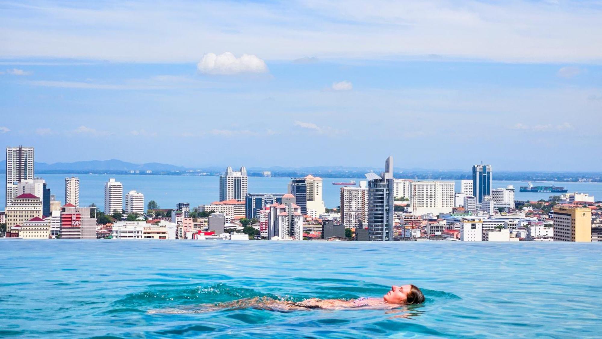 Infinitypool9Px Beacon Executive Suites George Town Extérieur photo